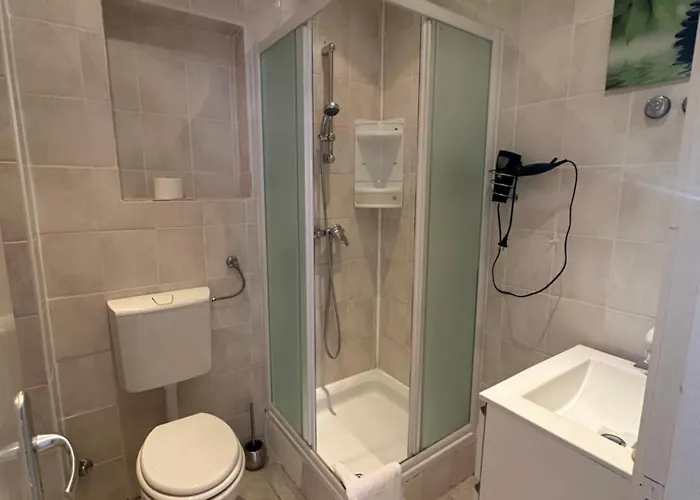 Injic Apartman Petrcane