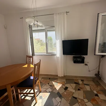 Apartman Injic *