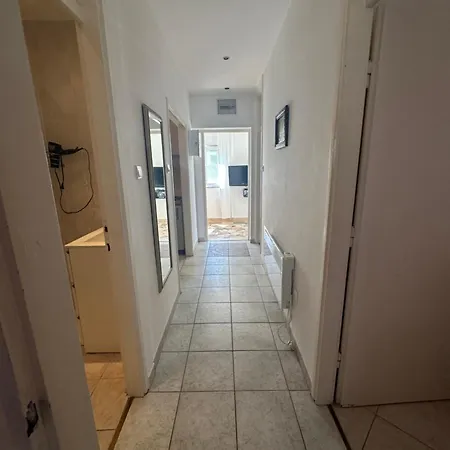 Injic Apartman *